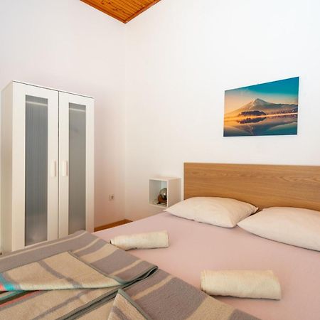 Apartments By The Sea Mandre, Pag - 4101 Kolan Habitación foto